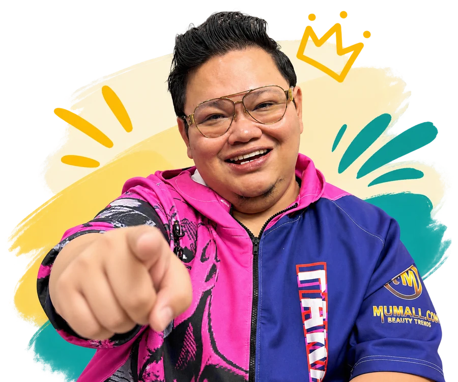 Abiejam tersenyum sambil menunjuk ke arah pembaca